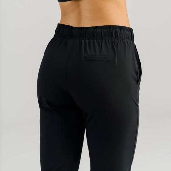 ZYIA Active Black Everyday Pants. Light, silky, stretchy fabric. #688 Size L - Picture 5 of 13